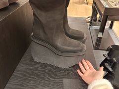 -文艺复兴百货(米兰大教堂广场店)