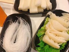 -鲜入围煮花胶鸡海鲜火锅