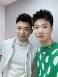-诗悦发型烫染SALON