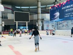 -成都冰纷万象滑冰场