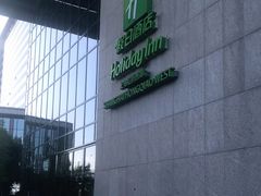 -上海虹桥西郊假日酒店