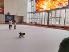 -冰纷万象滑冰场(赣州华润万象城店)