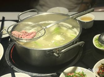 刷一下就可以吃了哈哈！汤底是大骨汤