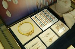 -周生生Chow Sang Sang(新世界店)