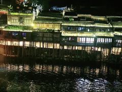 -临江餐馆二楼美食部落
