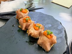 烤牛肉海胆寿司配海苔天妇罗-Ginger(兴国路店)