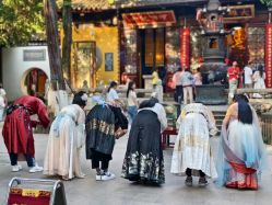 -宝蝶记汉服体验馆