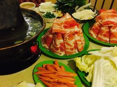-洞庭洲·防空洞火锅·烧烤·铜锅涮肉(新百广场店)