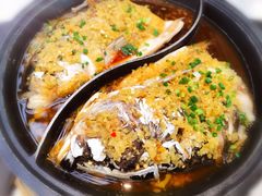 -阿瓦山寨·湘菜现炒·剁椒鱼头王(咸阳总店)