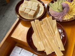 -憨孃孃·重庆老火锅(红山黑金店)