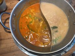 -野山舂·贵州现舂酸汤火锅(鸿通城店)