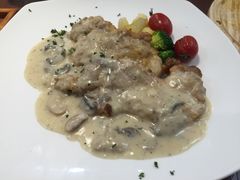 香煎鸡排配蘑菇酱-斯比特花园西餐厅(东方商厦店)