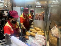 -Bánh Mì Huynh Hoa