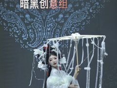 -贺加贝化妆美甲培训学校