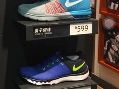 -NIKE上海青浦换季优惠店