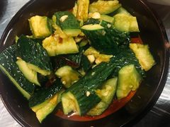 刀拍黄瓜-霄汉牛三鲜湖北砂锅菜(万松园2店)