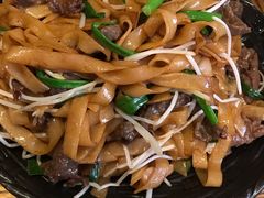 牛肉炒荷粉-彩蝶谷美食廊·粤式经典南番顺·铁板烧烤泰风味(广州长隆酒店)