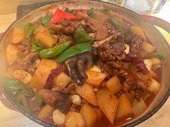 珐琅锅大盘鸡-阿里家·新疆烤肉酒場 by MIG