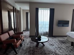 -上海虹桥西郊假日酒店