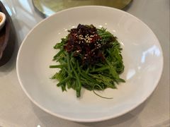 炝油黑皮鸡枞拌麦瓜尖-云腾食府·云南菜