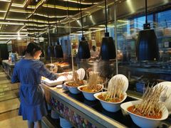 自助取餐区-大中华希尔顿酒店-念自助餐·嗨啤·小龙虾