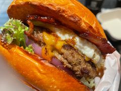 烧烤培根鸡蛋牛肉汉堡-JPG canteen(广州寺右公馆店)