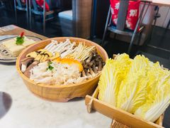 -尚尚仙·酸汤猪手·猪肚鸡火锅(华联万柳购物中心店)