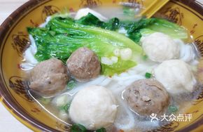 Hand-Beaten Double Meatball Noodle Soup
