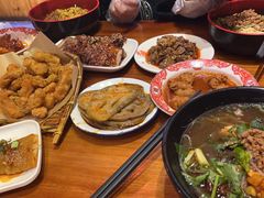 -爆炸头阿姨小四川正宗川味小吃(无任何分店)