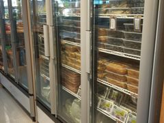 面包甜点陈列柜-锅圈食汇火锅烧烤食材超市(凤城六路店)