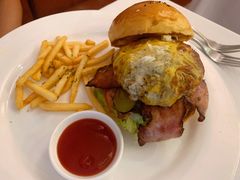 经典美式牛肉汉堡-摩根扒房(桐梓林店)