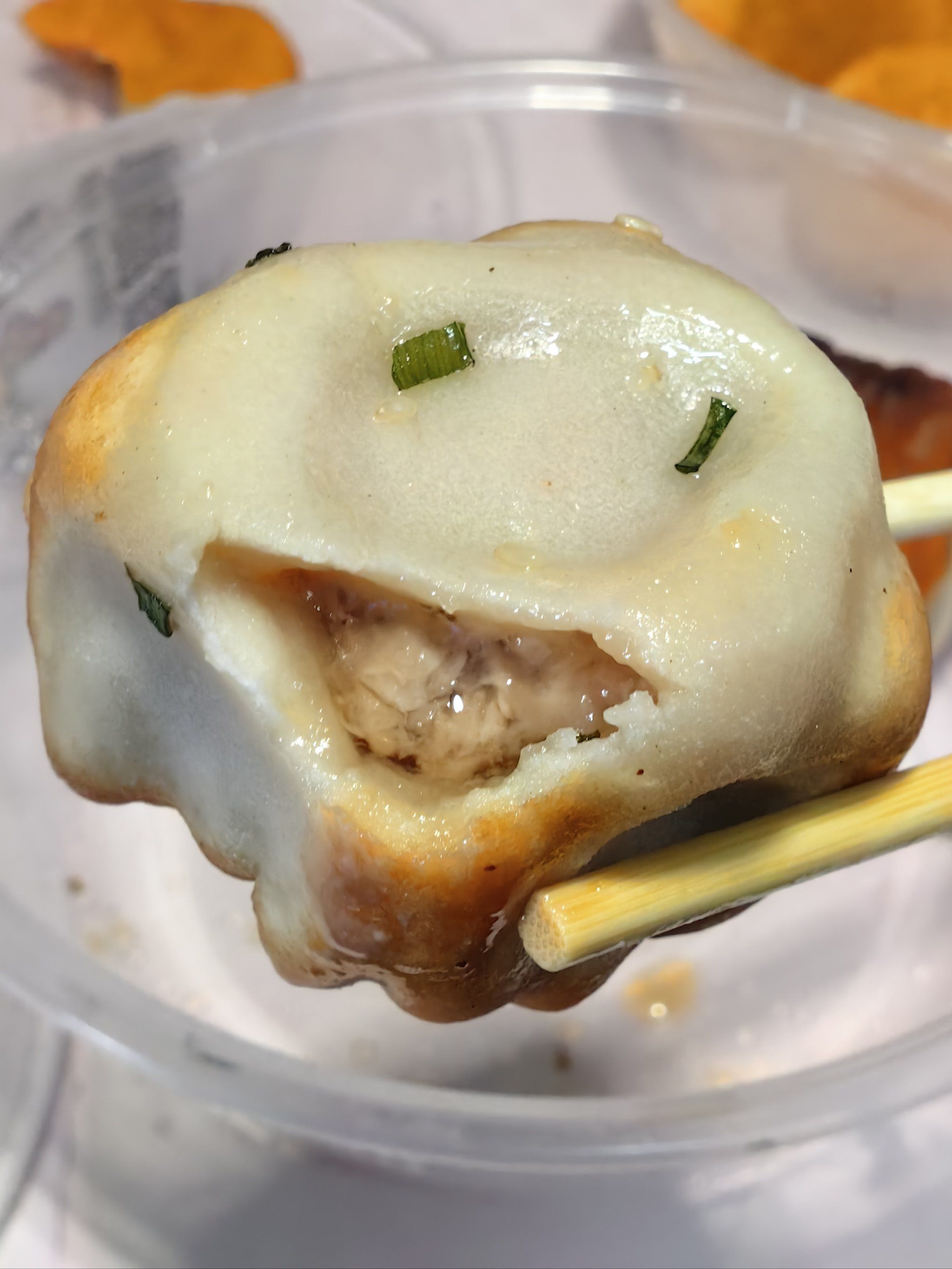 吃上一个会爆汁的鲜肉生煎包!