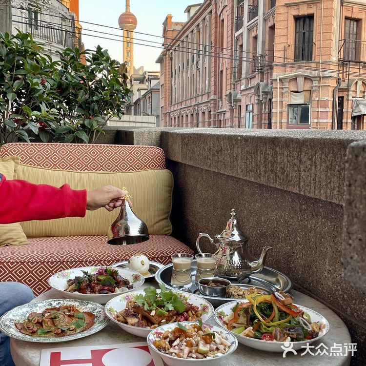 在外滩露台餐厅吃异域新疆风味，好有仪式感