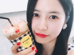 -莓园冰淇淋店