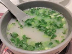 -洪氏嗨捞·广东猪肚鸡·椰子鸡火锅(西咸万象城店)