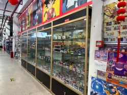 -逝水玩具折扣店