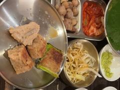 -围炉肉舍•炭烤活鳗•丹东海鲜烤肉(步行街店)