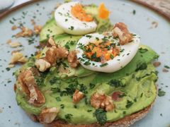 牛油果煮蛋吐司-RAC BAR(安福路店)