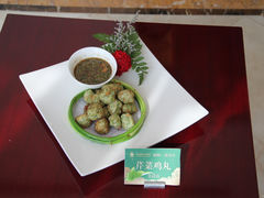 芹菜鸡丸.jpg-德州凤冠假日酒店