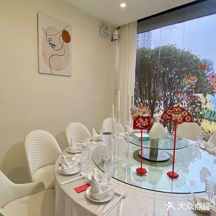 陪妈妈过节选地方吃饭，选了公园的一家花园餐厅