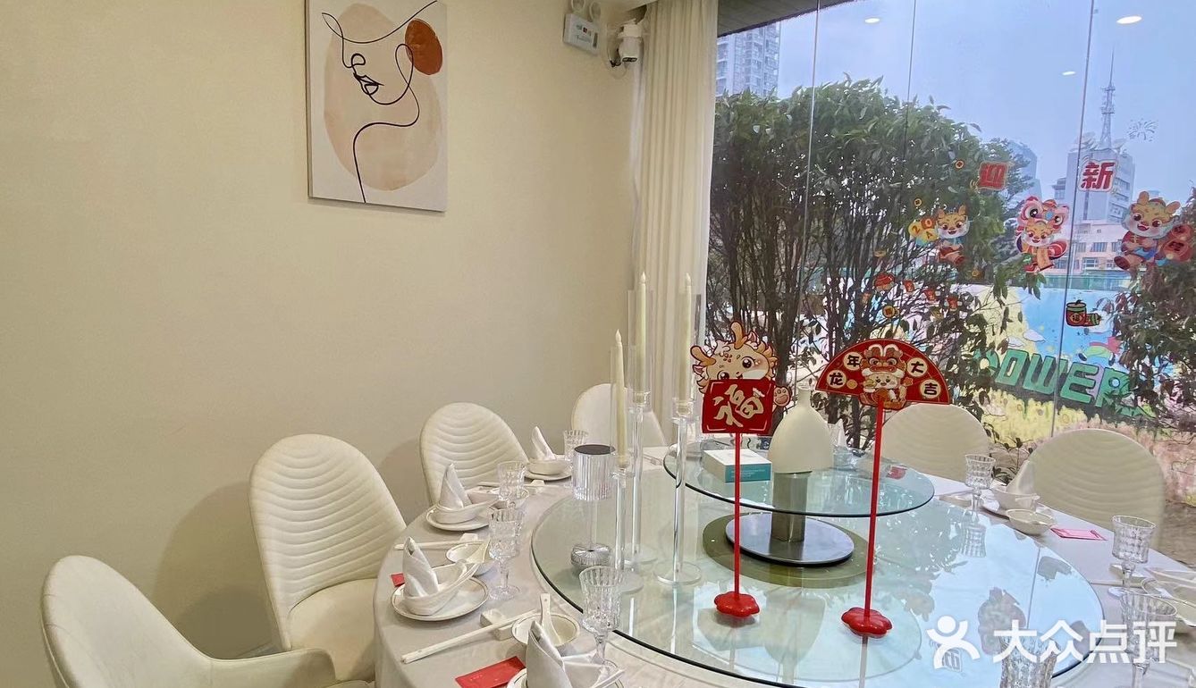 陪妈妈过节选地方吃饭，选了公园的一家花园餐厅