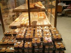 面包甜点陈列柜-面包新语(融创茂店)