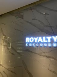 -罗亚帝造型·烫发染发