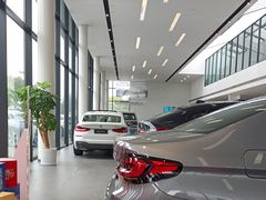 -上海宝信宝马4S店