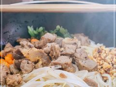 -两勺子一碗口水鸡拌面