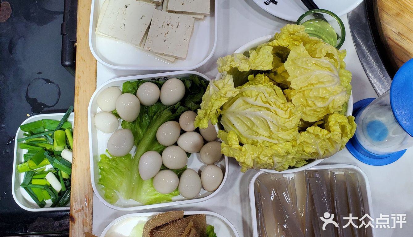 点了他家的招牌地锅鸡，确实很不错
