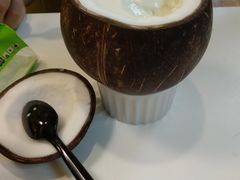 -志龙皇冠吃货椰子铺