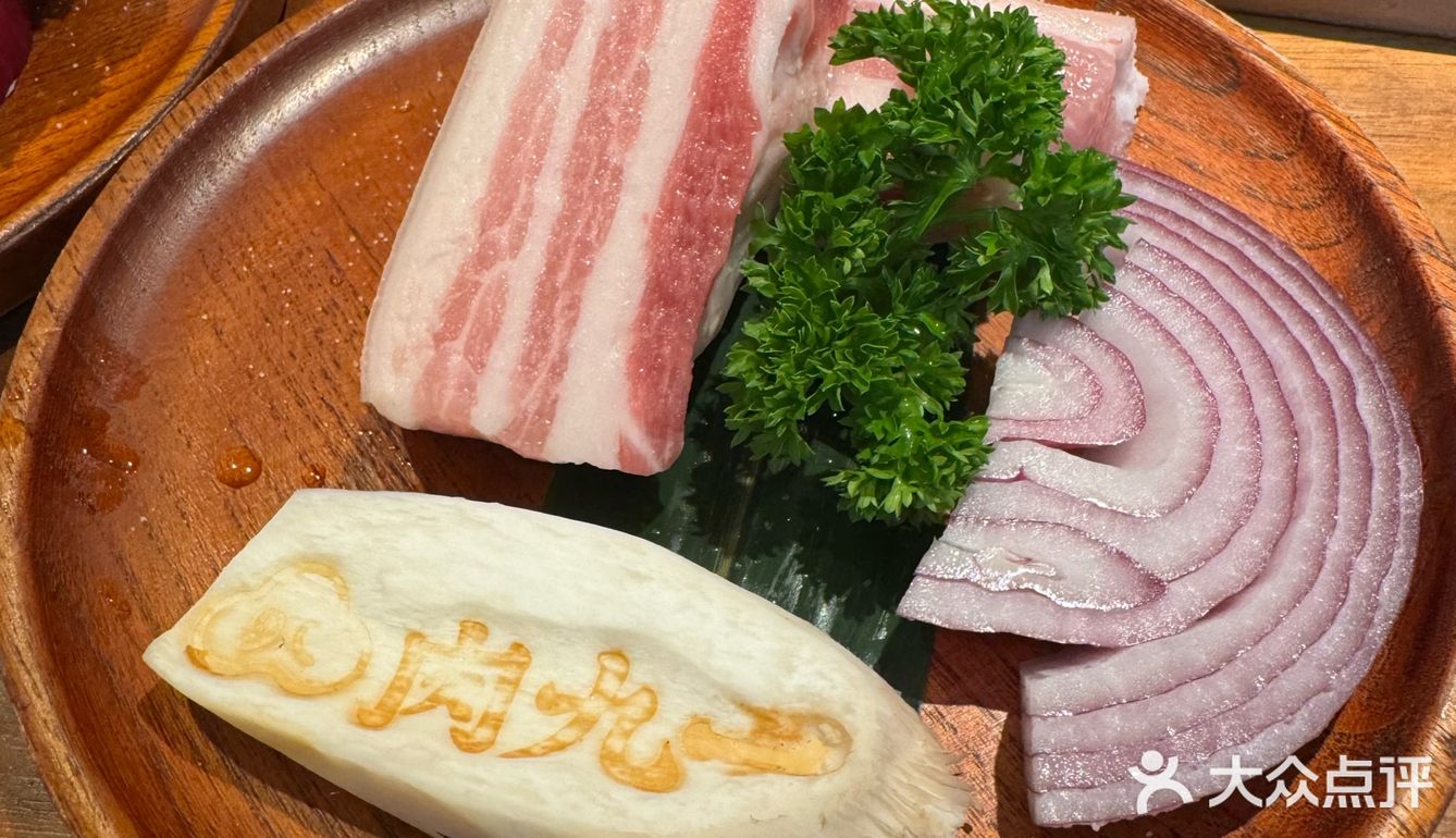 大概是杭州蕞好吃的烤肉了！！！生菜小食无限续