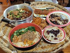 -爆炸头阿姨小四川正宗川味小吃(无任何分店)