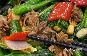 Stir-Fried Chicken Offal with Bok Choy